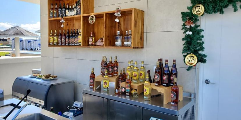 MENTIROSKAS - Bar di piscina