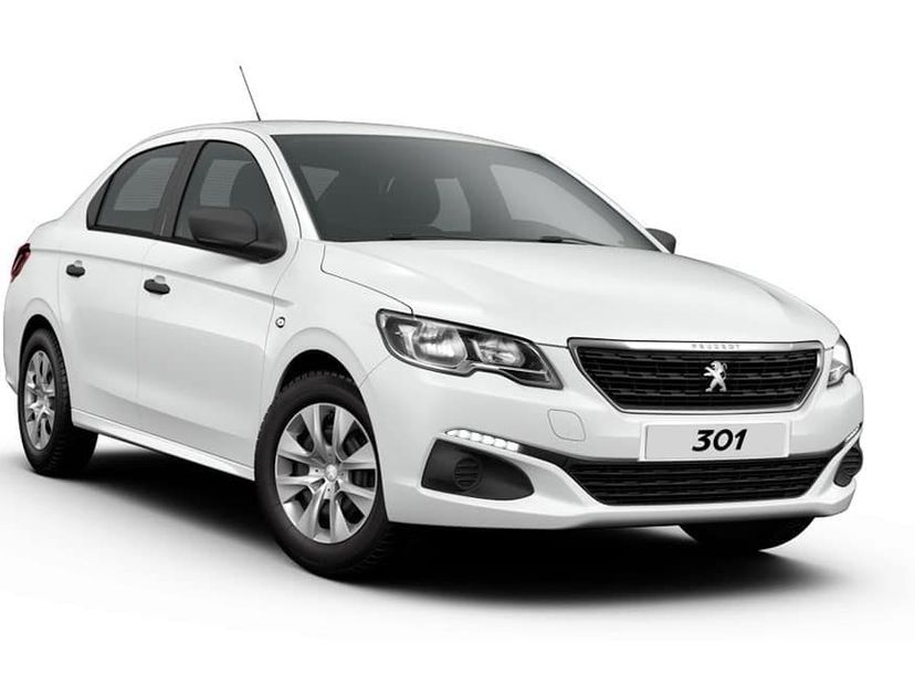 PEUGEOT 301 angular front exterior view
