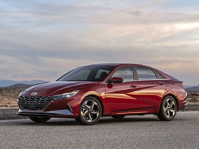 HYUNDAI ELANTRA angular front exterior view