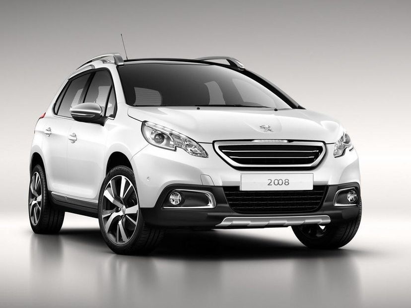 PEUGEOT 2008 CROSSOVER angular front exterior view