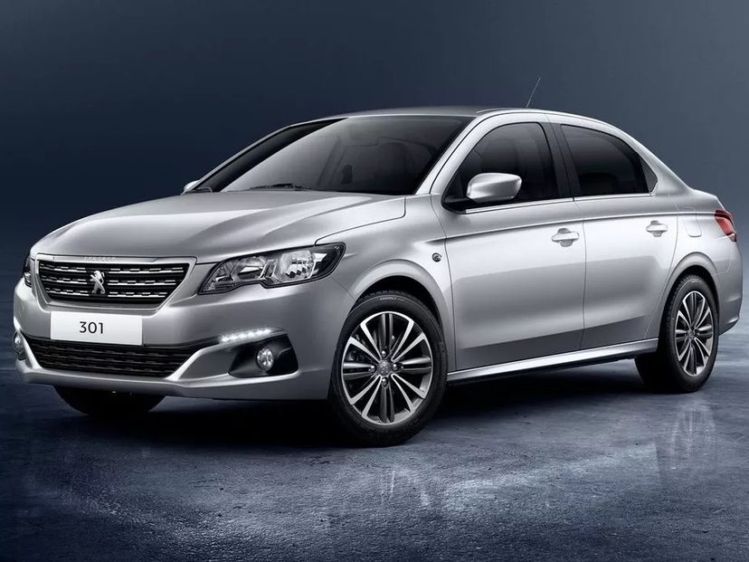 PEUGEOT 301 angular front exterior view