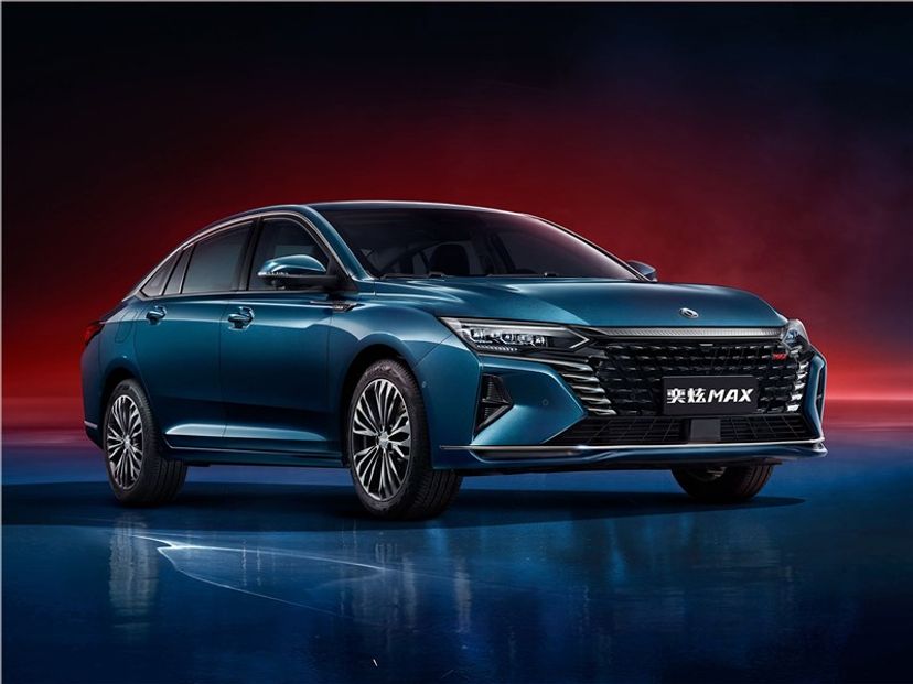 DONGFENG SHINE MAX angular front exterior view
