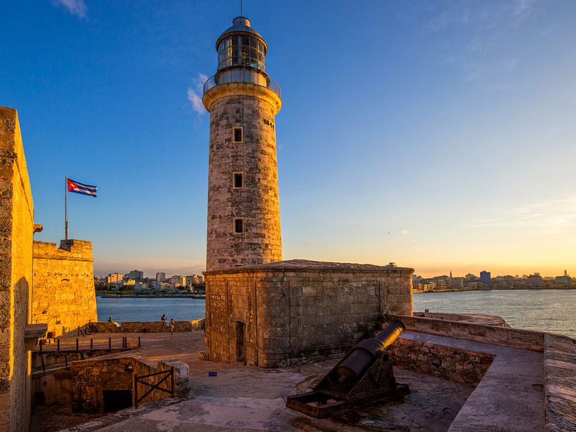 Castillo de los Tres Reyes del Morro and Habana's bay entrance panoramic view, “Havana Special” Tour