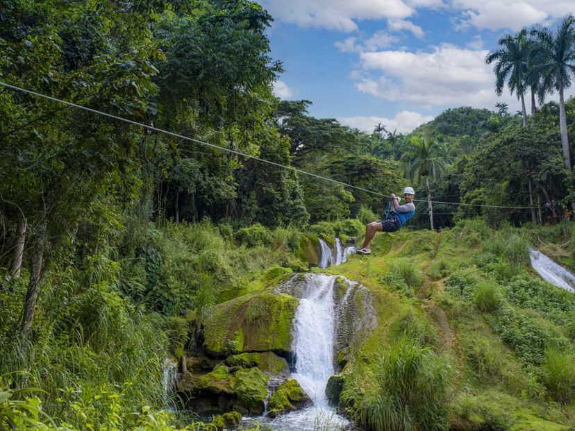 Excursión “CANOPY TOUR EN EL PARQUE NATURAL EL CUBANO EN TOPES DE COLLANTES”