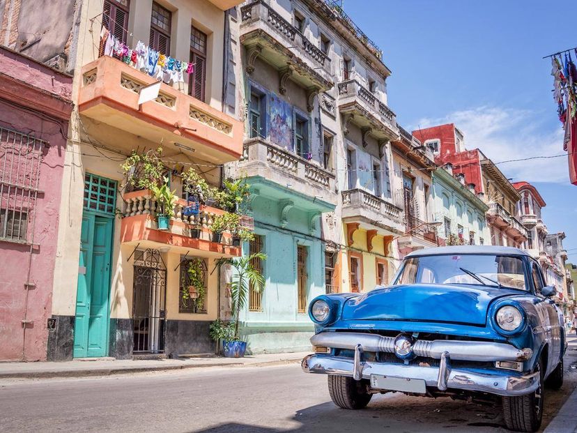 “Ride to Soroa and Viñales in Old Fashion American Classic Cars” Tour