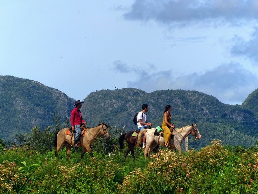 “HORSEBACK RIDING THROUGH THE VIÑALES VALLEY” Tour, Viñales, Pinar del Río, Cuba.