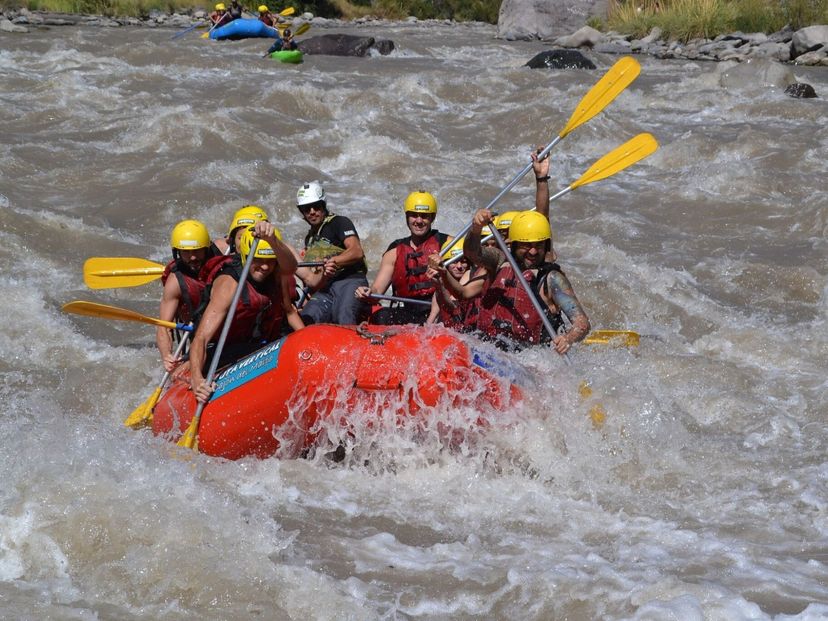“RAFTING IN CAJÓN DEL MAIPO + BARBECUE” Tour, Chile.
