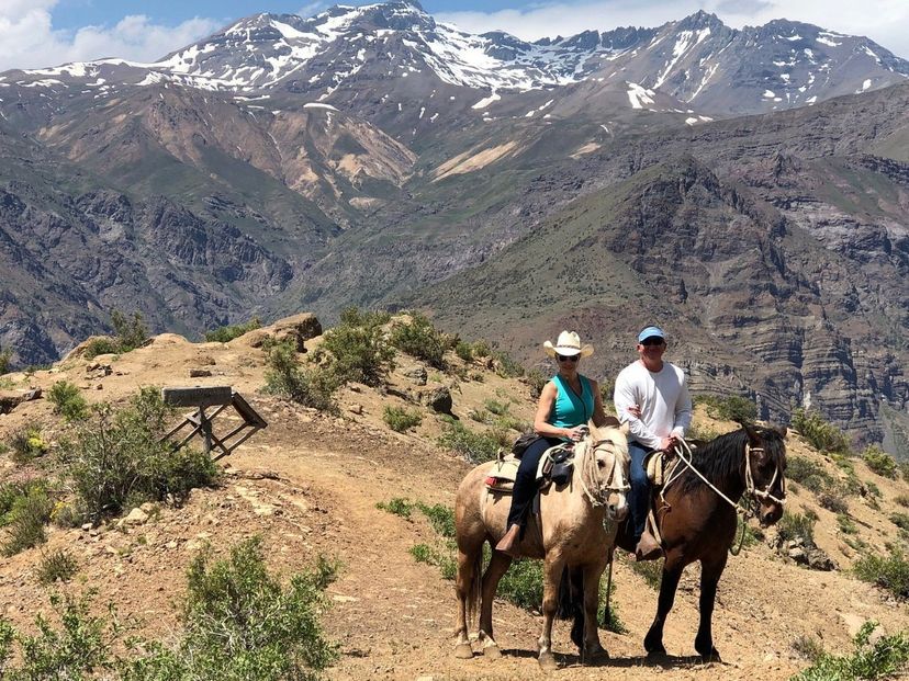 “HORSEBACK RIDING ON THE PLATEAU OF THE CAJÓN DEL MAIPO VALLEY WITH BARBECUE” Tour, Cajón del Maipo Valley, Chile.