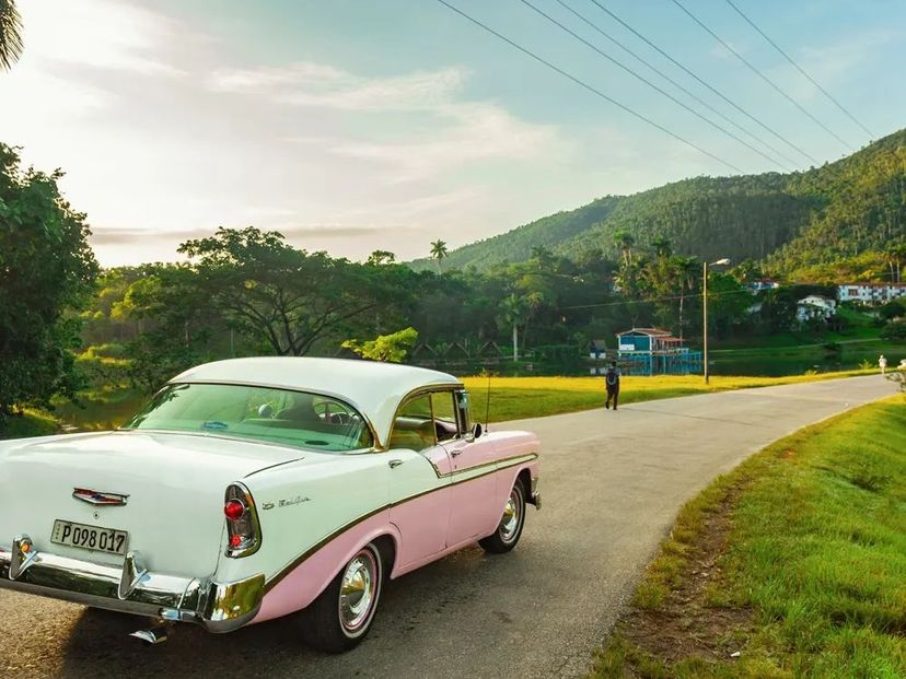 LAS TERRAZAS - VIÑALES IN AMERICAN CLASSIC CARS (HARD TOP)" Private Tour, Viñales, Pinar del Río, Cuba.