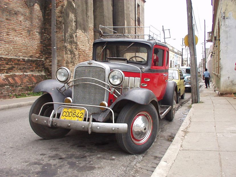 Ride in Old fashion american cars tour in Camagüey