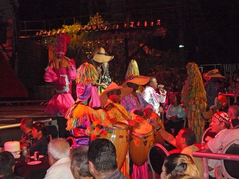 LAS ALTURAS DE SIMPSON Tropicana Varadero Cabaret Show
