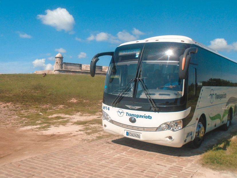 “CONECTANDO CUBA: HAVANA / CIEGO DE ÁVILA / CAMAGÜEY / HOLGUÍN / SANTIAGO DE CUBA“ (CC6 - A) Collective Transfer Services
