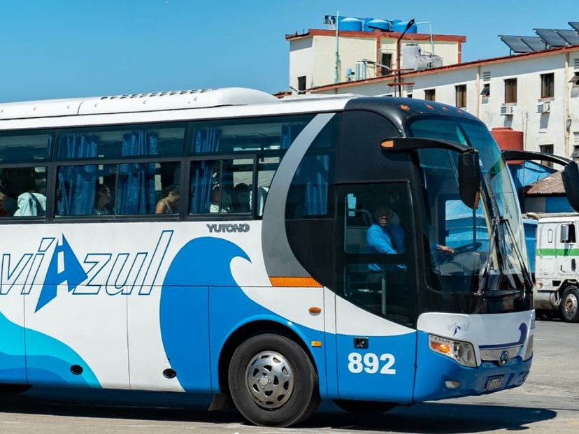 “VIAZUL CUBA: HAVANA / MATANZAS / VARADERO AIRPORT / VARADERO / SANTA CLARA / SANCTI SPÍRITUS / CIEGO DE ÁVILA / CAMAGÜEY / LAS TUNAS / HOLGUÍN / HOLGUÍN AIRPORT / BAYAMO / SANTIAGO DE CUBA“ Collective Transfer Services