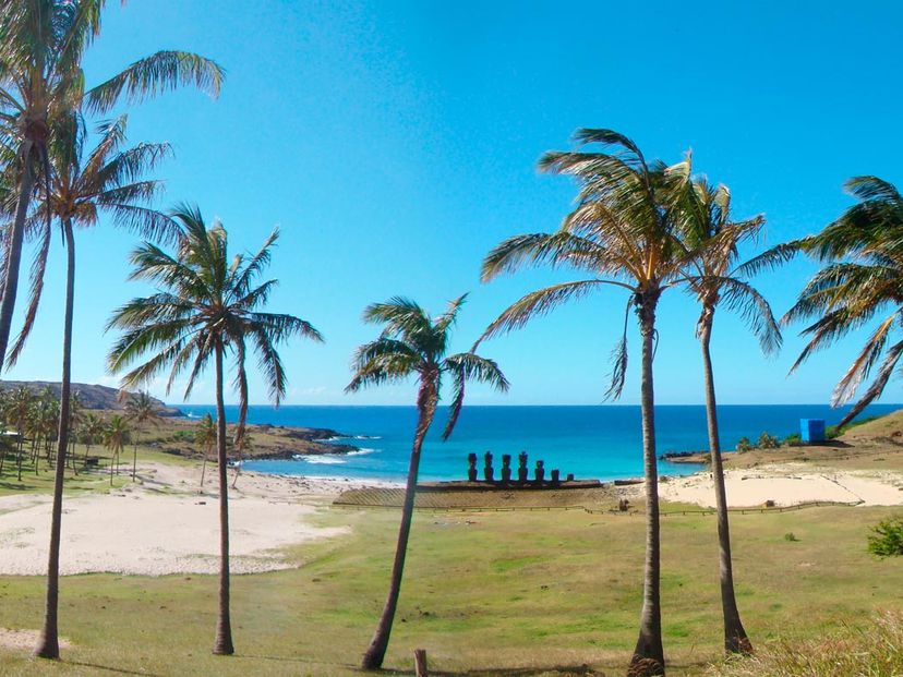 EXCURSION “ANAKENA Y LA CULTURA PERDIDA DE RAPA NUI”.