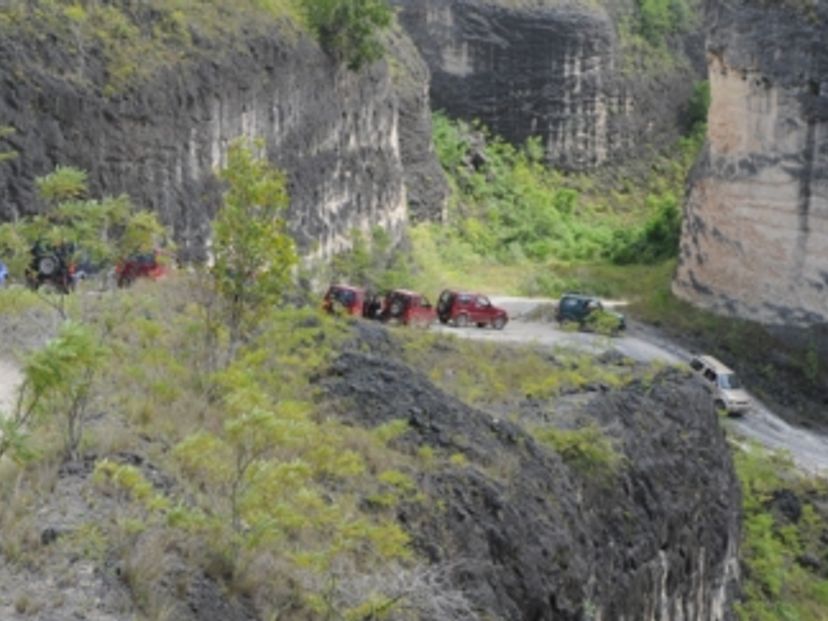 Jeep Safari "NATURE TOUR RÍO CANIMAR + SPEEDBOAT NAVIGATION ON THE CANÍMAR RIVER"