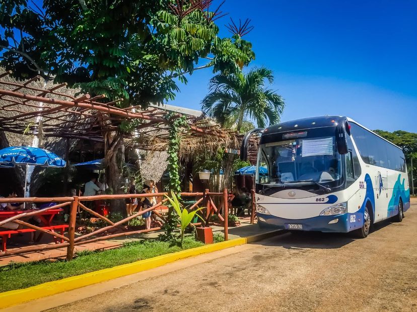 “VIAZUL CUBA: HAVANA / CIEGO DE ÁVILA / CAMAGÜEY / LAS TUNAS / HOLGUÍN“ Collective Transfer Services