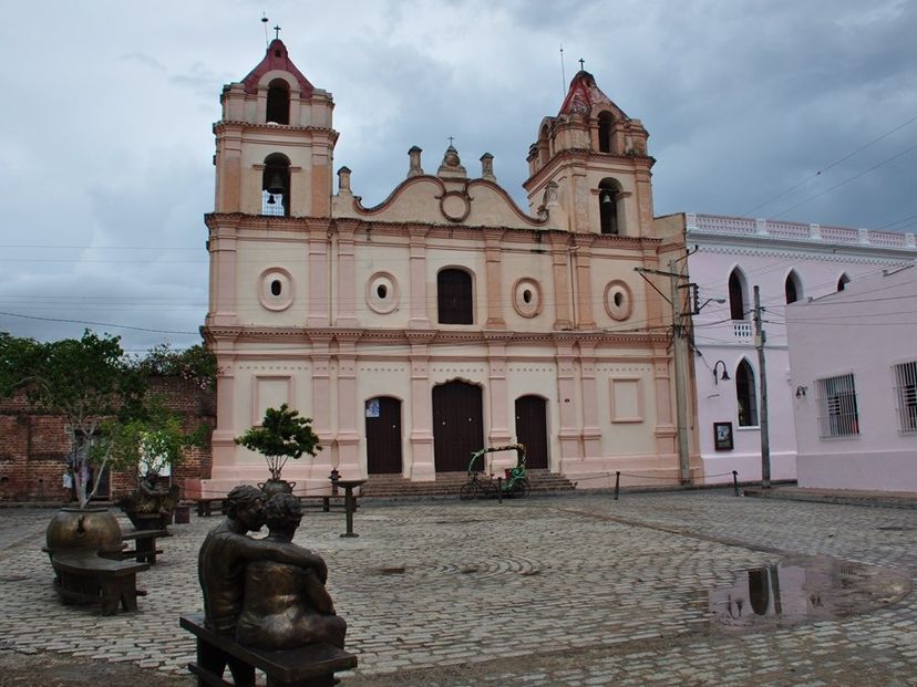 Del Carmen square, A Night of Tinajón tour, Camagüey
