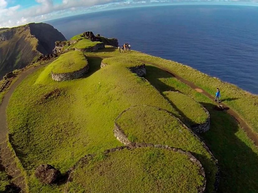 RECORRIDO “ORONGO, TANGATA MANU CEREMONIAL”.