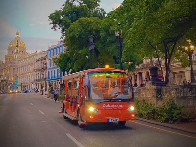 "HAVANA NIGHTS: SUNSET CITY TOUR" Tour, La Habana, Cuba.