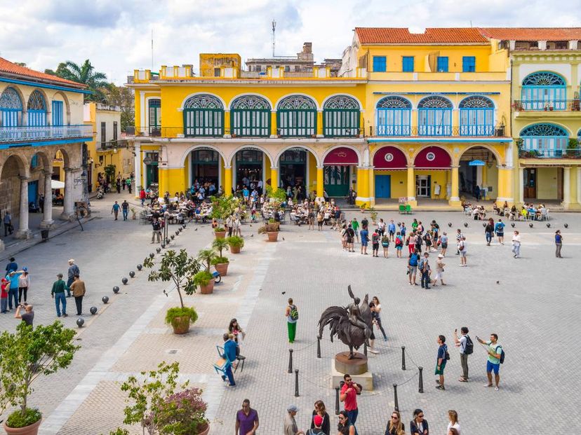 Plaza Vieja, Old Havana, Havana, Cuba.