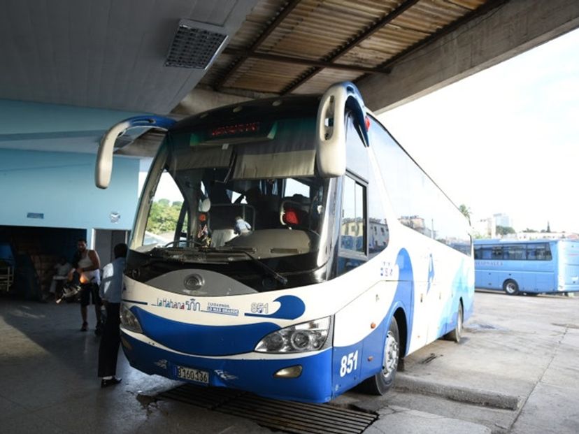 “VIAZUL CUBA: SANTIAGO DE CUBA / BAYAMO / HOLGUÍN AIRPORT / HOLGUÍN / LAS TUNAS / CAMAGÜEY / CIEGO DE ÁVILA / SANCTI SPÍRITUS / SANTA CLARA / VARADERO / VARADERO AIRPORT / MATANZAS / HAVANA“ Collective Transfer Services
