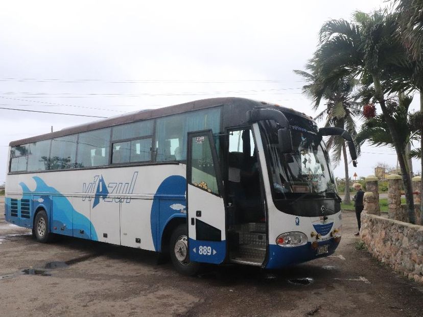 “VIAZUL CUBA: HAVANA / SANTA CLARA / SANCTI SPÍRITUS / CIEGO DE ÁVILA / CAMAGÜEY / LAS TUNAS / BAYAMO / SANTIAGO DE CUBA“ Collective Transfer Services