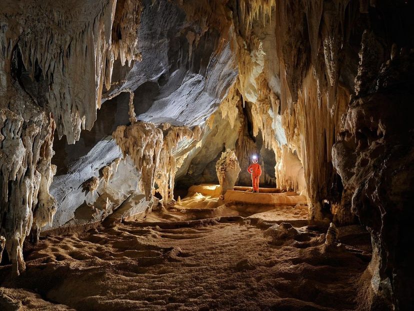 “DISCOVER THE UNDERGROUND WONDERS OF VIÑALES CAVES” Tour, Viñales Valley, Pinar del Río, Cuba.