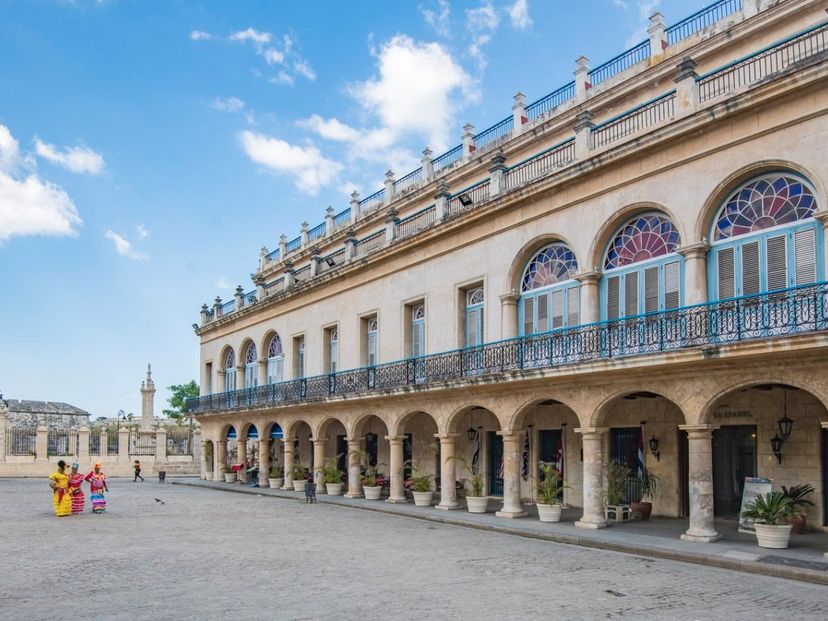 Plaza de Armas and Ambos Mundos hotel, Old Havana, "Havana + Tobacco Factory" Tour