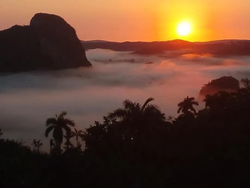 EXPERIENCE A BREATHTAKING SUNRISE IN THE VIÑALES VALLEY, A SPECTACULAR OVER THE MOGOTES” Tour, Viñales Valley, Pinar del Río, Cuba.