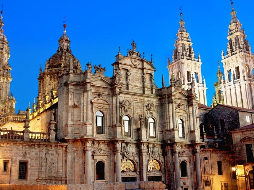 “CITY TOUR SANTIAGO & CERRO SANTA LUCÍA”.