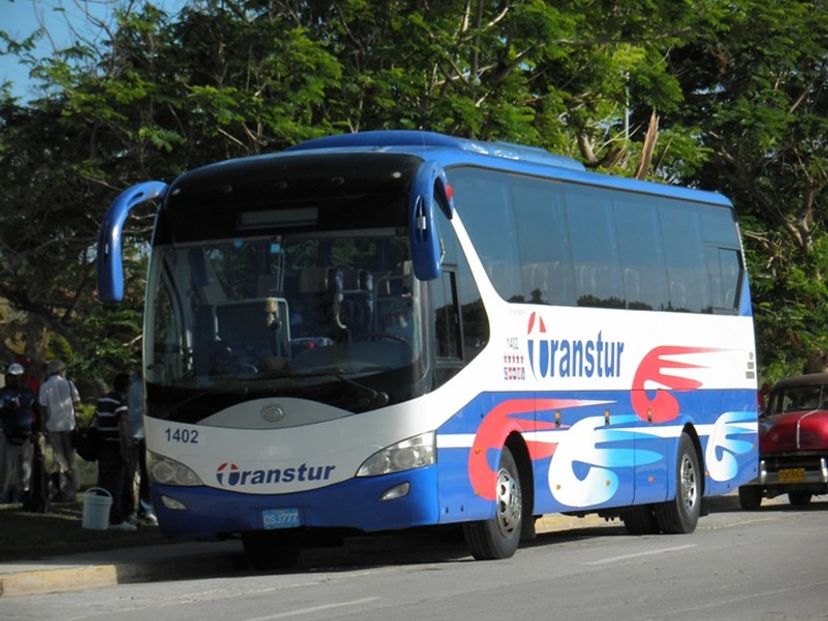 “EL EXPRESO DE CUBA: VIÑALES / PINAR DEL RÍO / HAVANA“ Collective Transfer Services