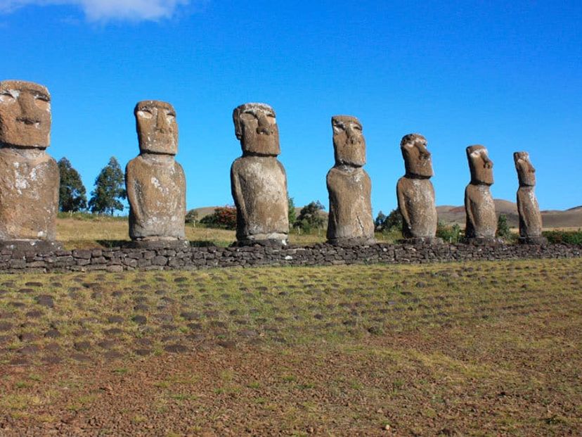 EXCURSION “AHI AKIVI, LOS SIETE MOAIS”.