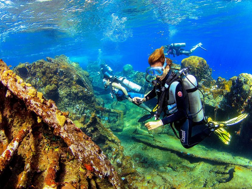 DIVING IN WRECKS OF THE HISPANIC - CUBAN - NORTH AMERICAN WAR OF 1898. "ADMIRAL OQUENDO BATTLESHIP CRUISE"