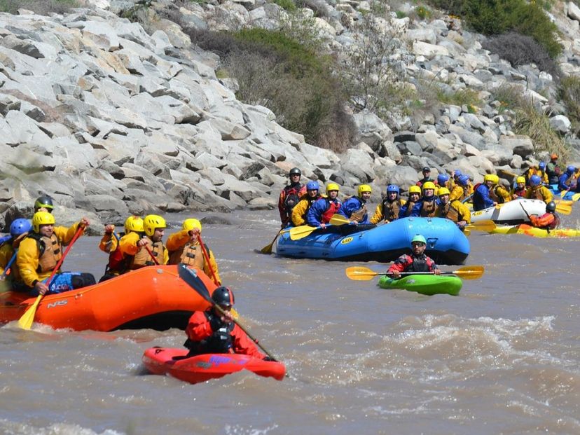 “RAFTING IN CAJÓN DEL MAIPO + SNACK” Tour, Chile.