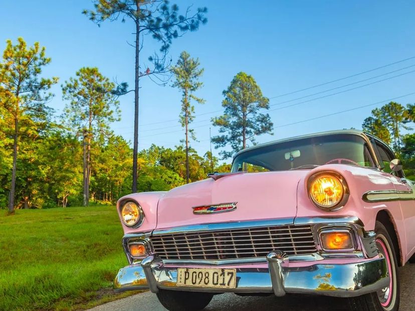 “SOROA - VIÑALES IN AMERICAN CLASSIC CARS (HARD TOP - OPEN TOP)" Private Tour
