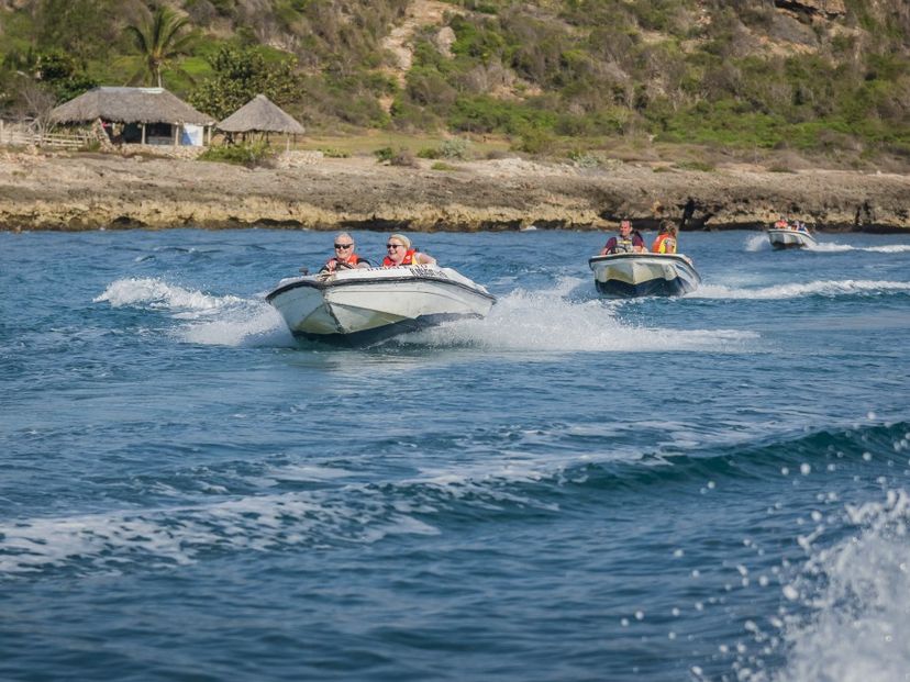 "SPEEDBOAT RIDE IN THE BAY OF VITA" Tour, Guardalavaca beach, Holguín, Cuba.