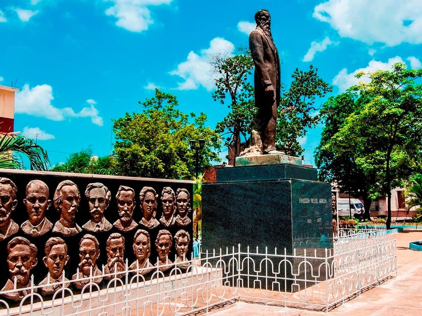 Retablo de los Héroes monument panoramic view, Bayamo city, Granma, Cuba.
