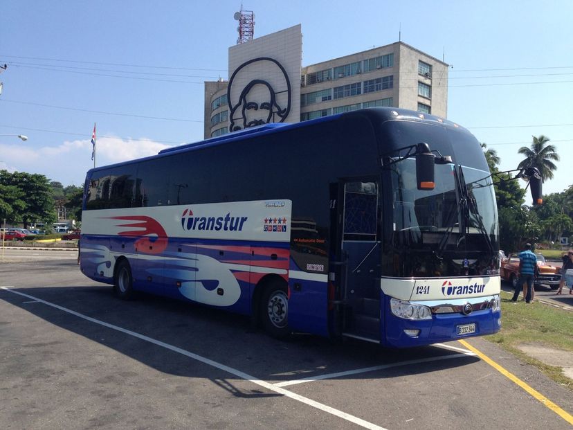 “EL EXPRESO DE CUBA: HAVANA / CIEGO DE ÁVILA / CAMAGÜEY / HOLGUÍN / SANTIAGO DE CUBA“ Collective Transfer Services