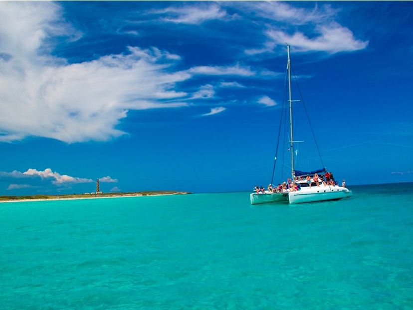 Life on Board in Catamaran "Eleuthera 60"