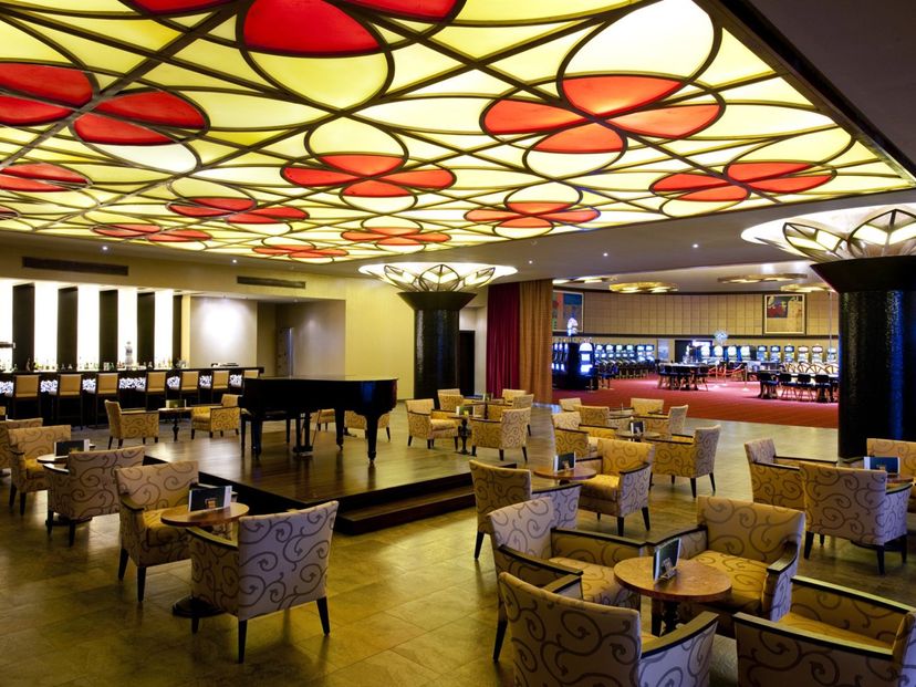BLACK JACK (CASINO) (Adults Only)