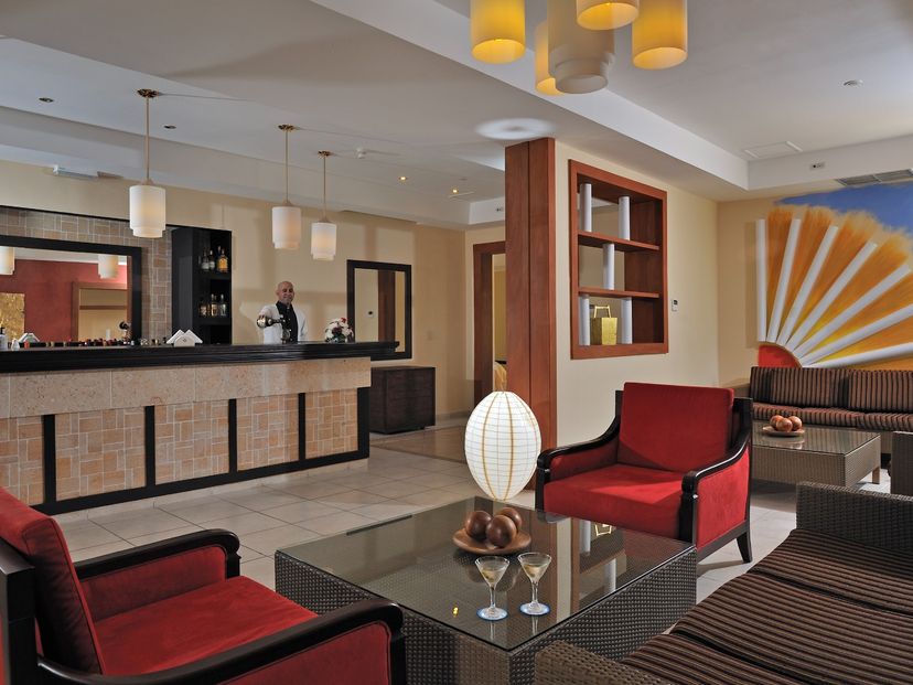 SERVICE BAR
