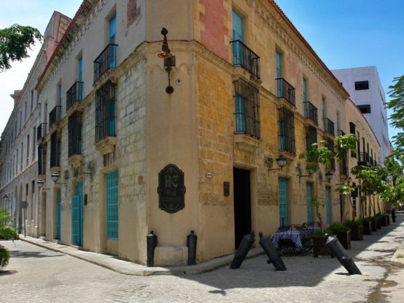 HABAGUANEX COMENDADOR Hotel
