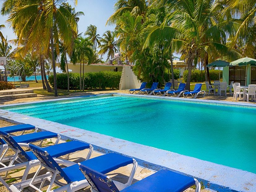 Panoramic villa & pool view