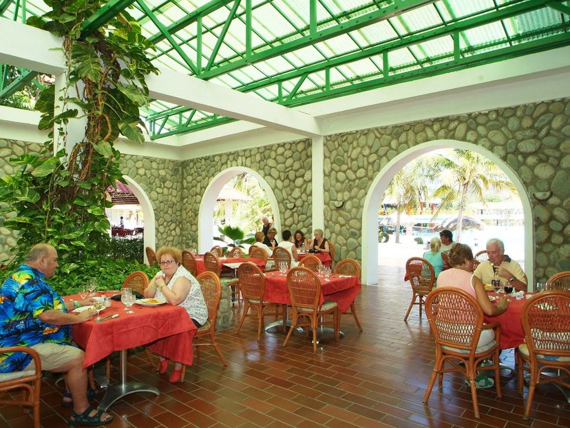 (Los Corales hotel section)