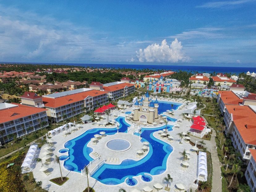 Hotel´s pool panoramic view.