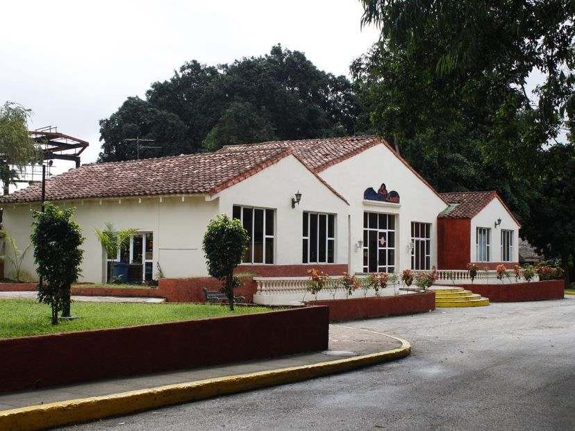 Los Laureles