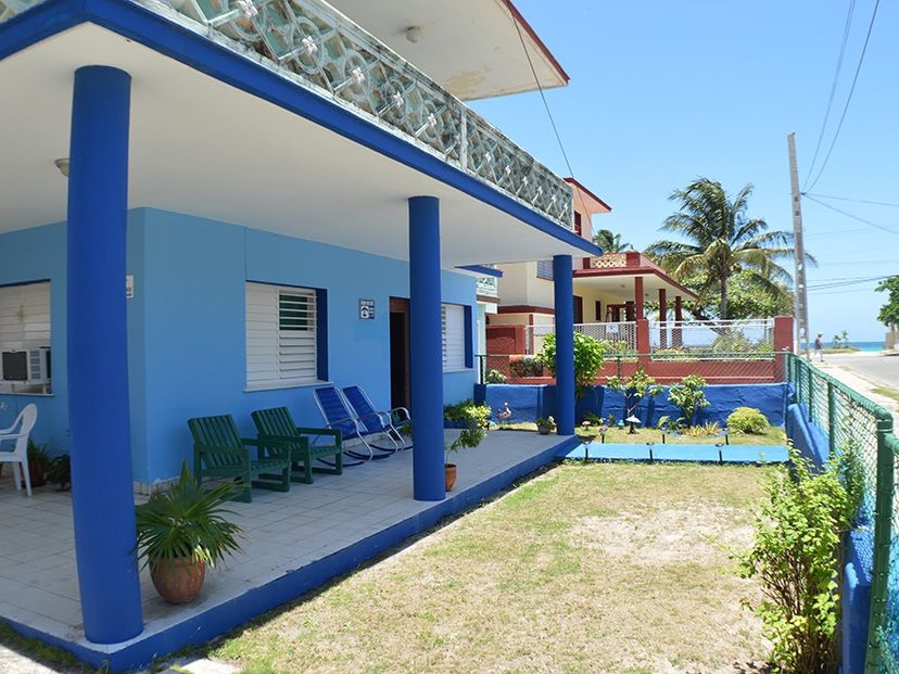 Casa Margarita Llacuna, CALLE 33, No. 02 Bajos