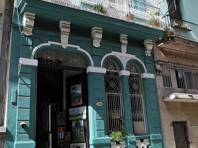 Building's entrance panoramic view
